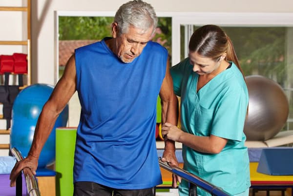 体力を回復するリハビリなど、がん患者向けにさまざまなリハビリがあることを知っていますか? 写真はイメージ=123RF 体力を回復するリハビリなど、がん患者向けにさまざまなリハビリがあることを知っていますか? 写真はイメージ=123RF