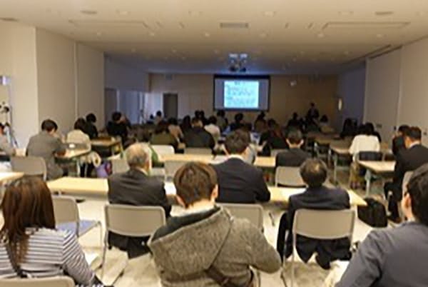 「ふくろうの会」は患者や家族にとって貴重な意見交換の場となっている=原田さん提供 「ふくろうの会」は患者や家族にとって貴重な意見交換の場となっている=原田さん提供