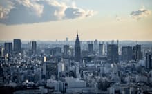 新型コロナの企業への影響を振り返ることは今後の大きな変化への備えにもなる(写真は東京都内のビル群)