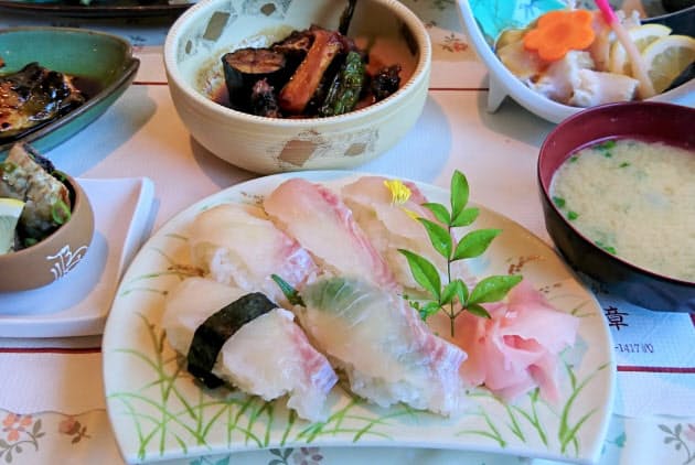 茨城 霞ケ浦のナマズ料理 刺し身やバーガー 丼にも Nikkei Style 茨城 霞ケ浦のナマズ料理 刺し身やバーガー 丼にも Nikkei Style